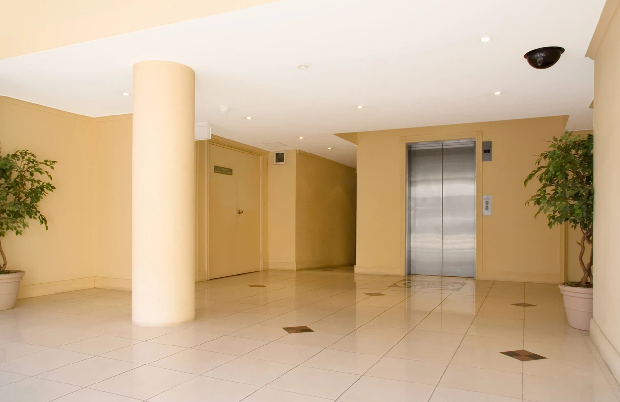Hall d'immeuble moderne - syndic